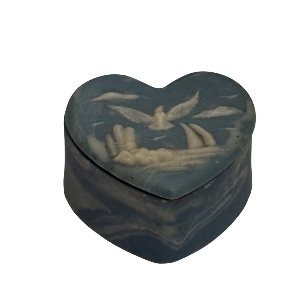 Vintage‎ Blue Soapstone Heart Cameo Trinket Ring Box Coastal